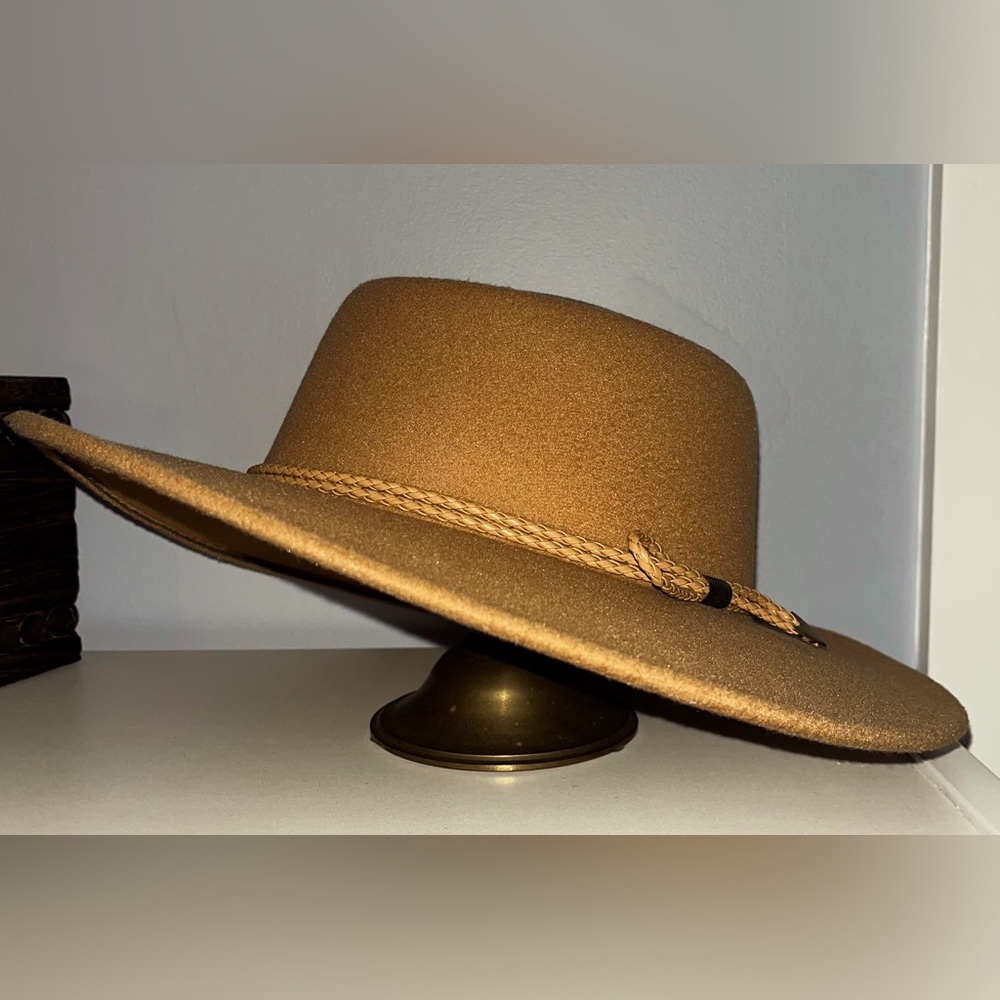 House Of Harlow 1960 Women’s beige Hat w/ tan Band and Buckle